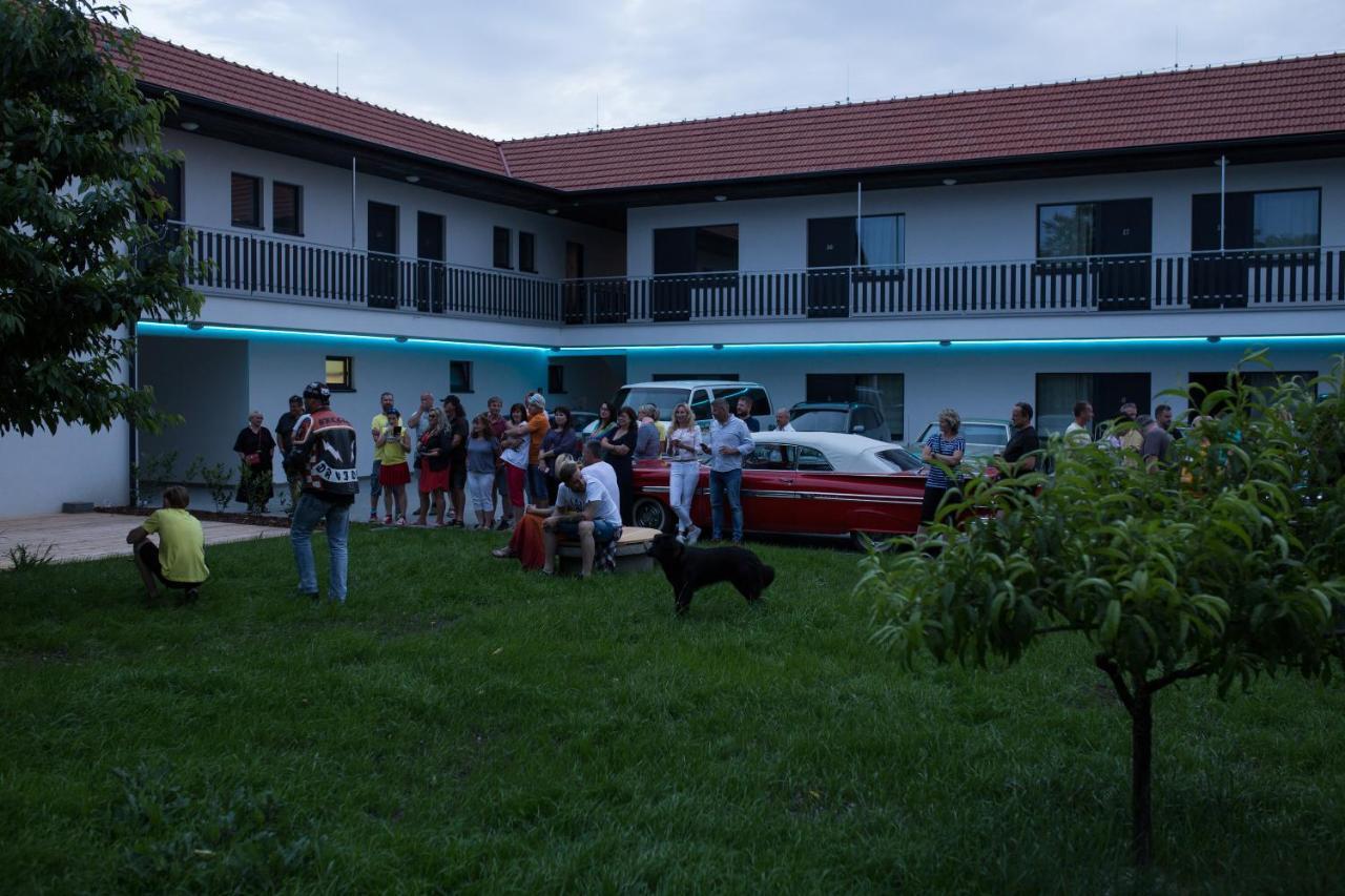 Motel Eldorado Mikulov Exterior photo